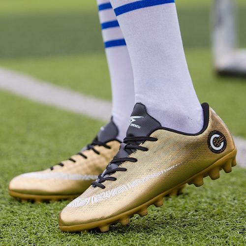 小学生足球鞋什么牌子好?小学生足球鞋什么牌子好耐克?